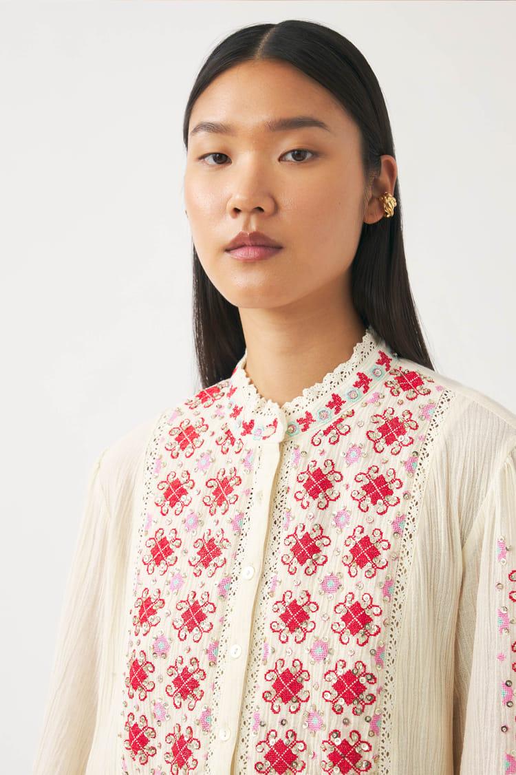 Antik Batik Robe Crème En Crêpe De Coton Broderie Perles Et Paillettes