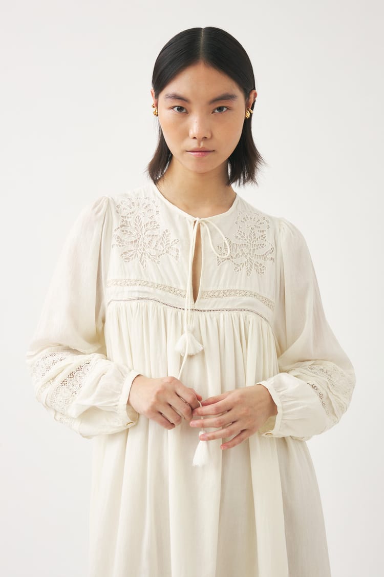 Antik Batik Robe Longue Crème Ajourée Voile De Coton Incrustée De Dentelle