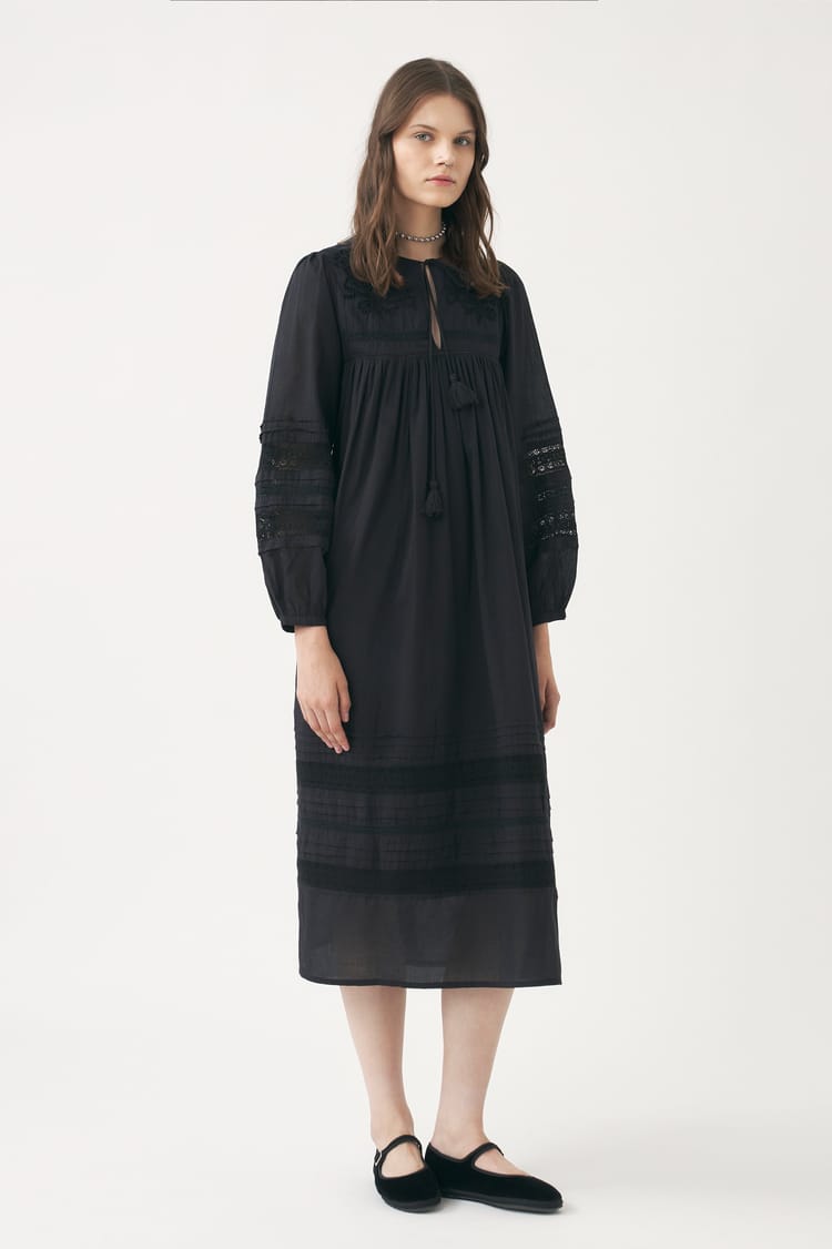 Antik Batik Robe Longue Noire Ajourée Voile De Coton Incrustée De Dentelle