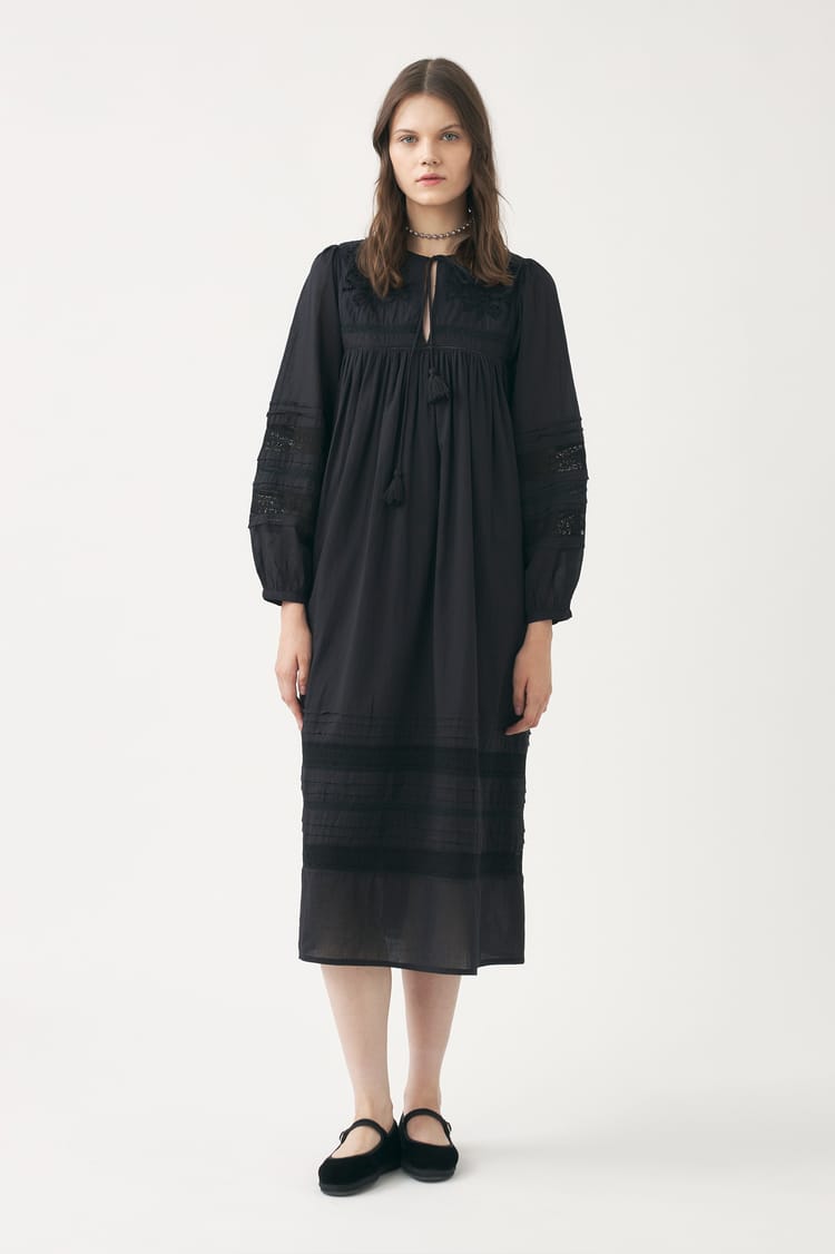 antik batik Robe longue noire ajourée voile de coton incrustée de dentelle