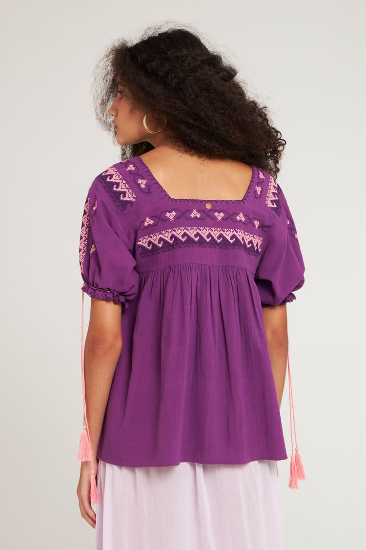 Antik Batik Top Brodé à Manches Courtes Encolure Carrée Violet
