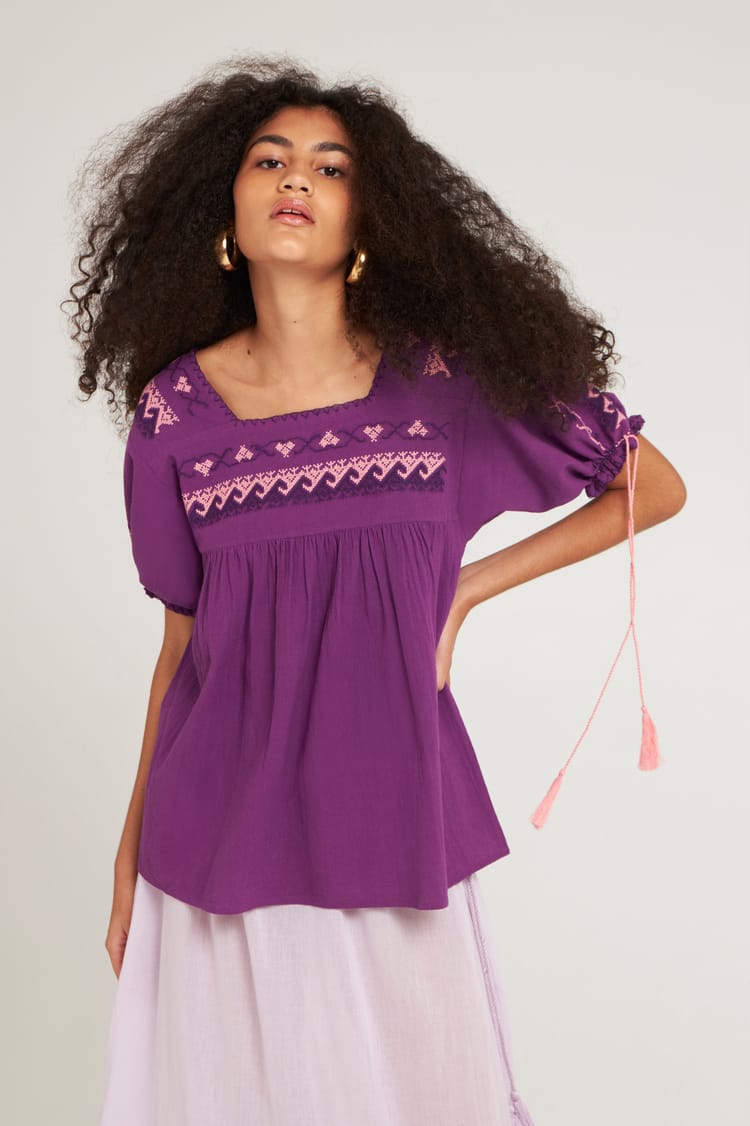 antik batik Top brodé à manches courtes encolure carrée violet