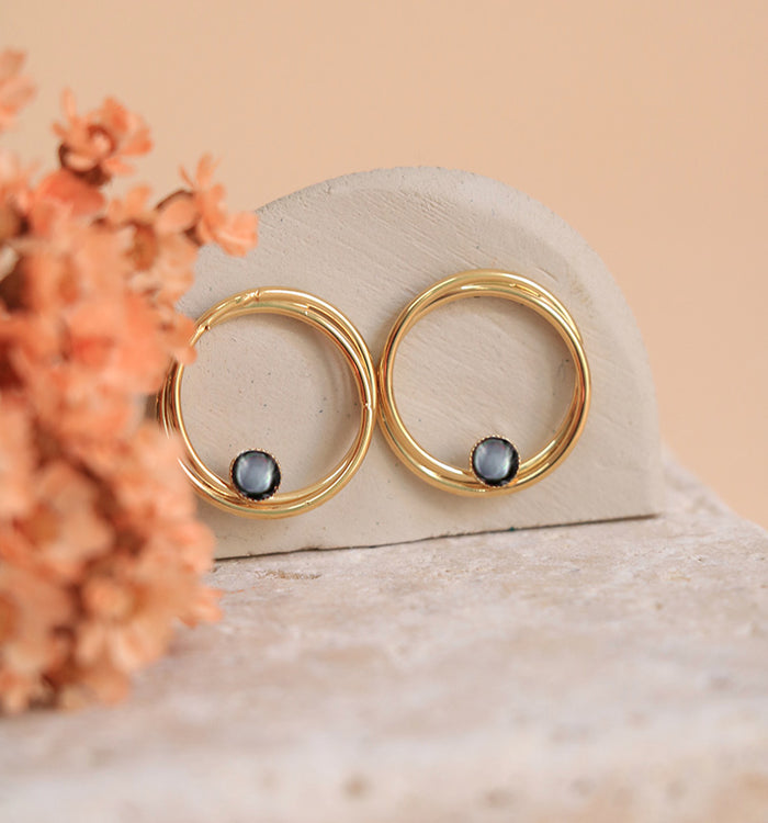 Antoinette Ameska Boucles D'Oreilles Double Anneaux SATURNE Nacre Grise