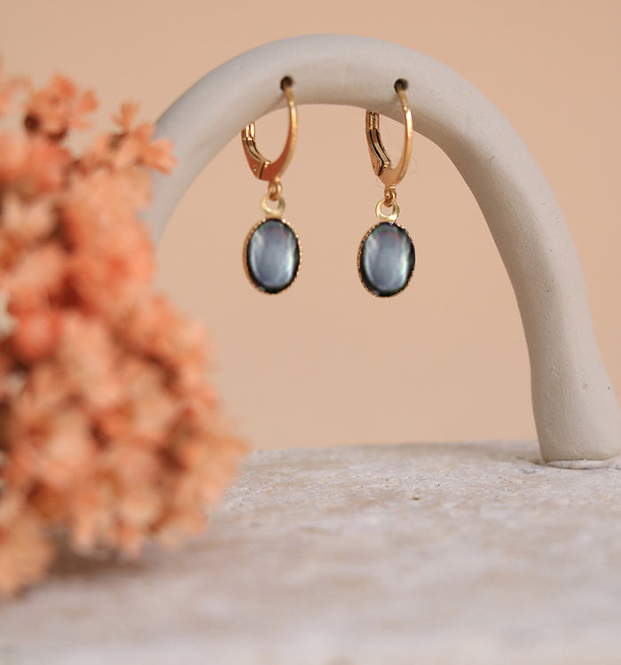 Antoinette Ameska Boucles D'Oreilles Pierre SATURNE Nacre Grise