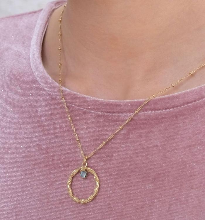 Antoinette Ameska Collier Anneau Torsadé ANGELA Nacre Grise