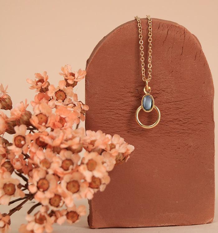 Antoinette Ameska Collier Court SATURNE Nacre Grise