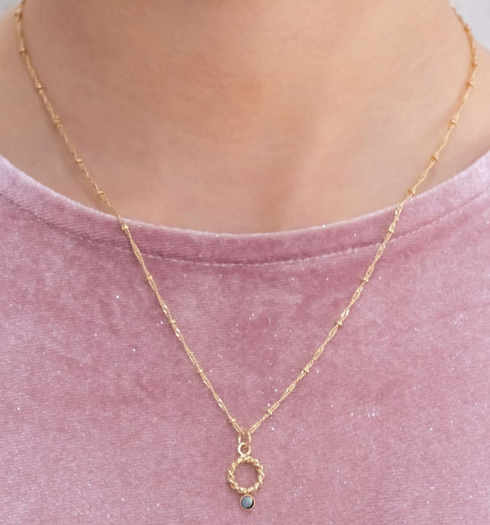 Antoinette Ameska Collier Petit Anneau Torsadé ANGELA Nacre Grise