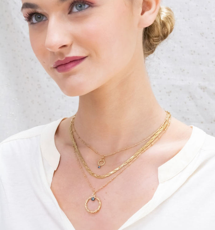 Antoinette Ameska Collier Petit Anneau Torsadé ANGELA Nacre Grise