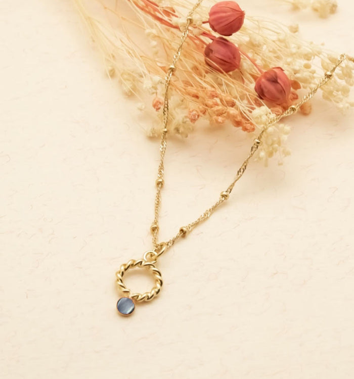 antoinette ameska Collier petit anneau torsadé ANGELA Nacre grise