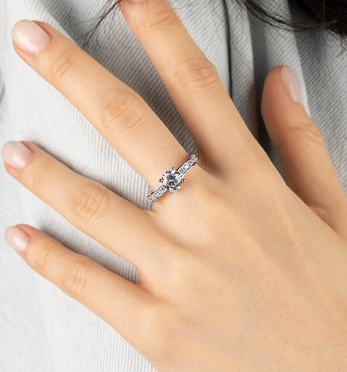 Apm Monaco Bague Pavé Avec Pierre