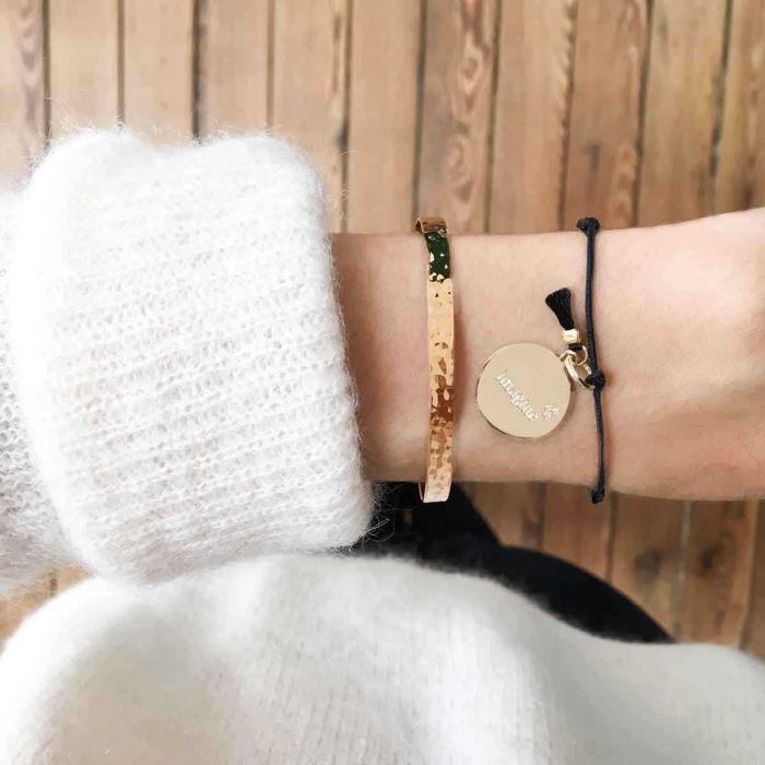 Atelier De Famille Bracelet Petite Médaille à Message Et Mini Pompon Plaqué Or