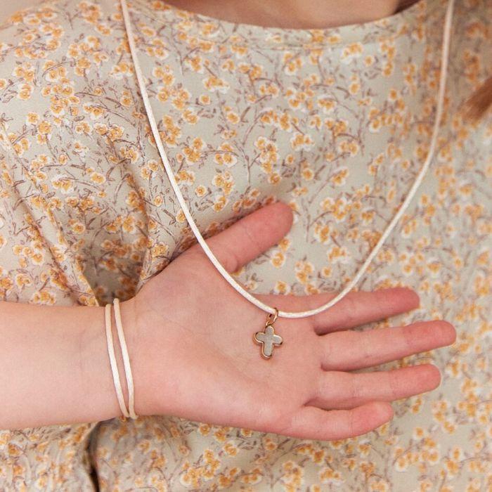 Atelier De Famille Collier Croix En Nacre Sur Lien Satin