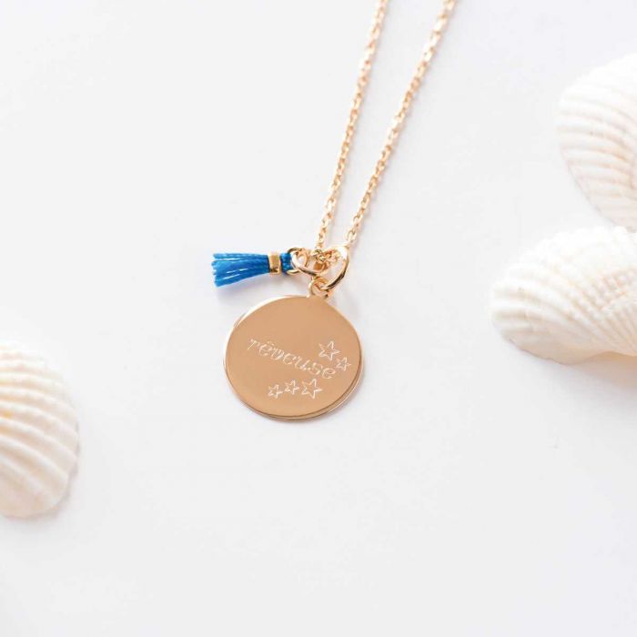 Atelier De Famille Collier Petite Médaille à Message Et Pompon Sur Chaîne Forçat Plaqué Or