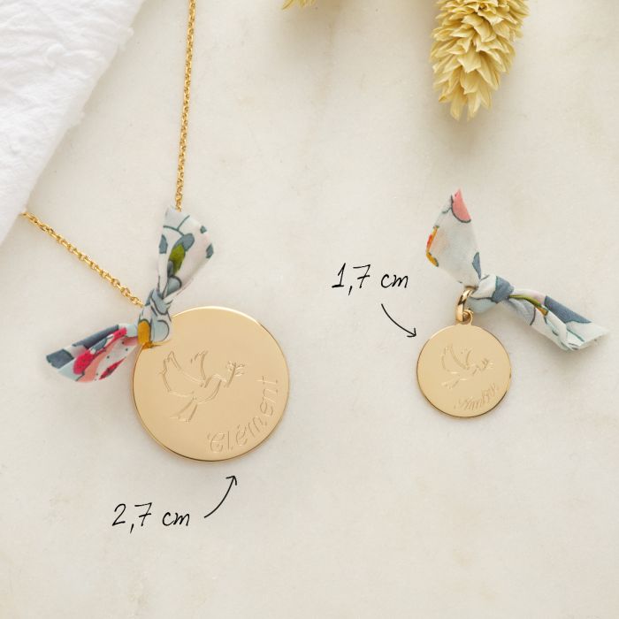atelier de famille Collier petite médaille colombe sur lien satin plaqué Or-1.7 cm (gravure joaillier)