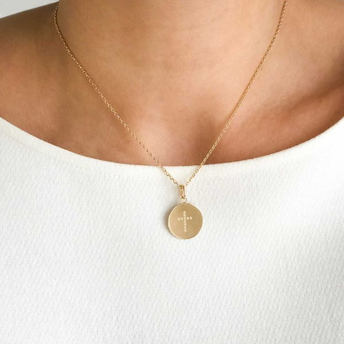 Atelier De Famille Collier Petite Médaille Croix Plaqué Or Gravure étoilée