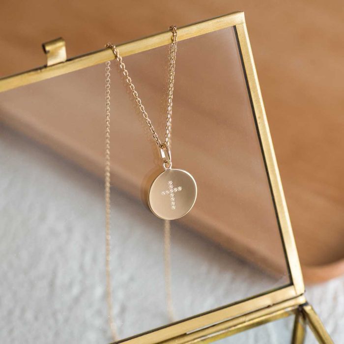 Atelier De Famille Collier Petite Médaille Croix Plaqué Or Gravure étoilée