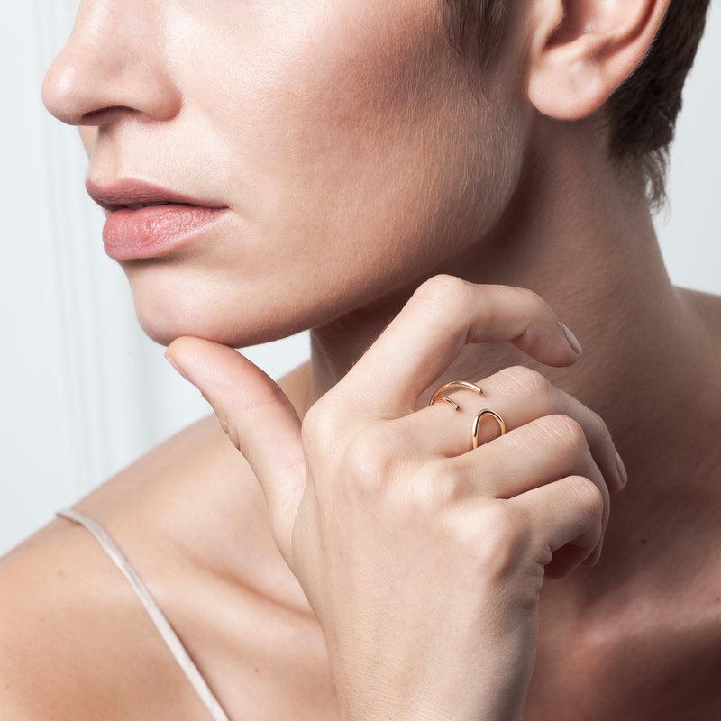 Atelier Paulin Bague Outline Lettre L - Or Jaune Laminé