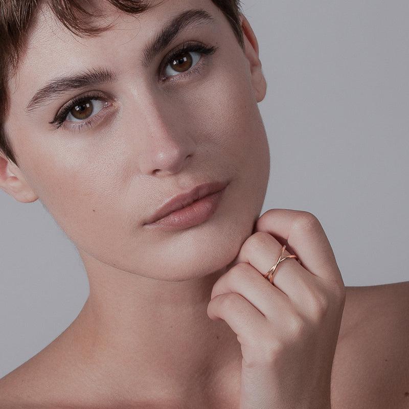 Atelier Paulin Bague Outline Lettre L - Or Jaune Laminé