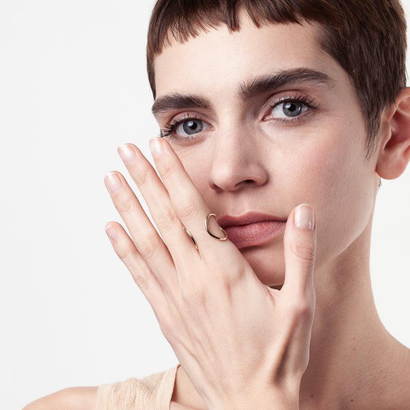 Atelier Paulin Bague Outline Lettre O - Or Jaune Laminé