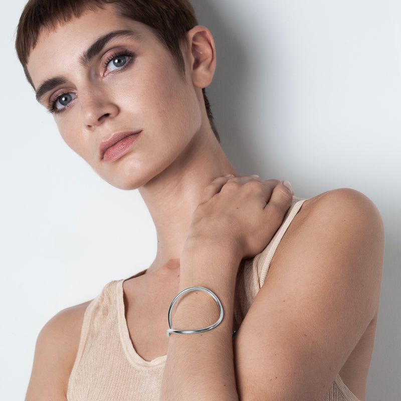 Atelier Paulin Bracelet Manchette Outline Lettre E - Argent