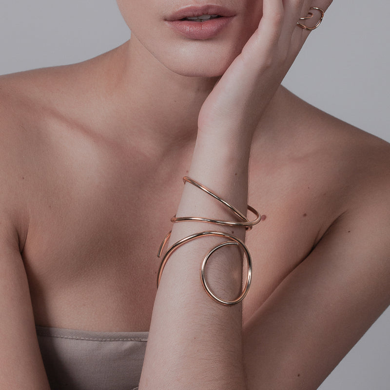 Atelier Paulin Bracelet Manchette Outline Lettre O - Or Jaune Laminé