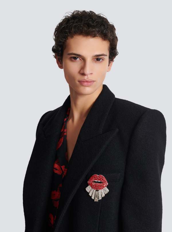 Balmain Paris Broche Kiss En Laiton Et Cristaux Rouge - Homme