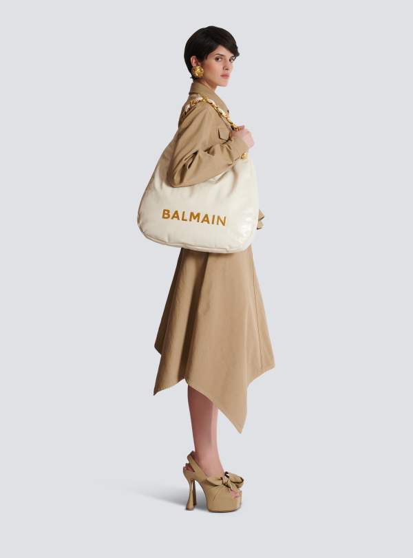 Balmain Paris Sac 1945 Soft Hobo En Cuir De Veau Froissé Embossé Monogramme PB Labyrinthe Blanc - Femme
