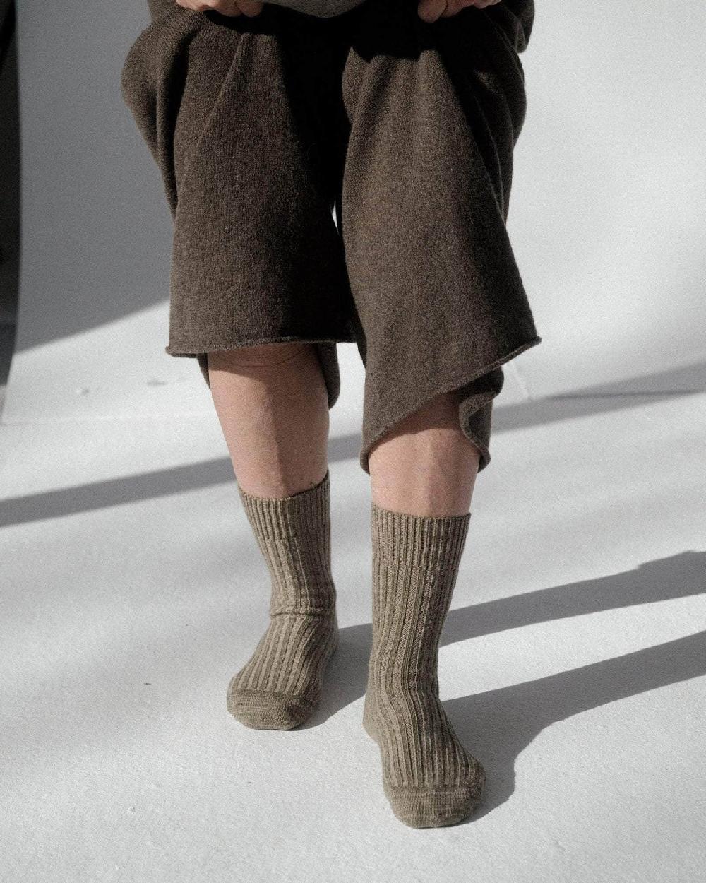 baserange Chaussettes mi-hautes côtelées - Cachemire recyclé côtelé