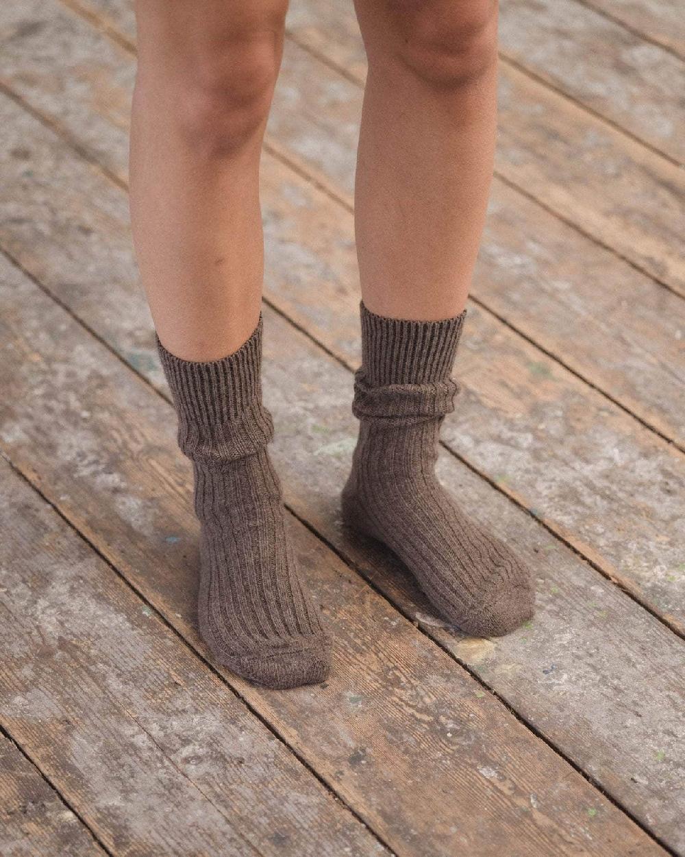 baserange Chaussettes mi-hautes côtelées - Cachemire recyclé côtelé