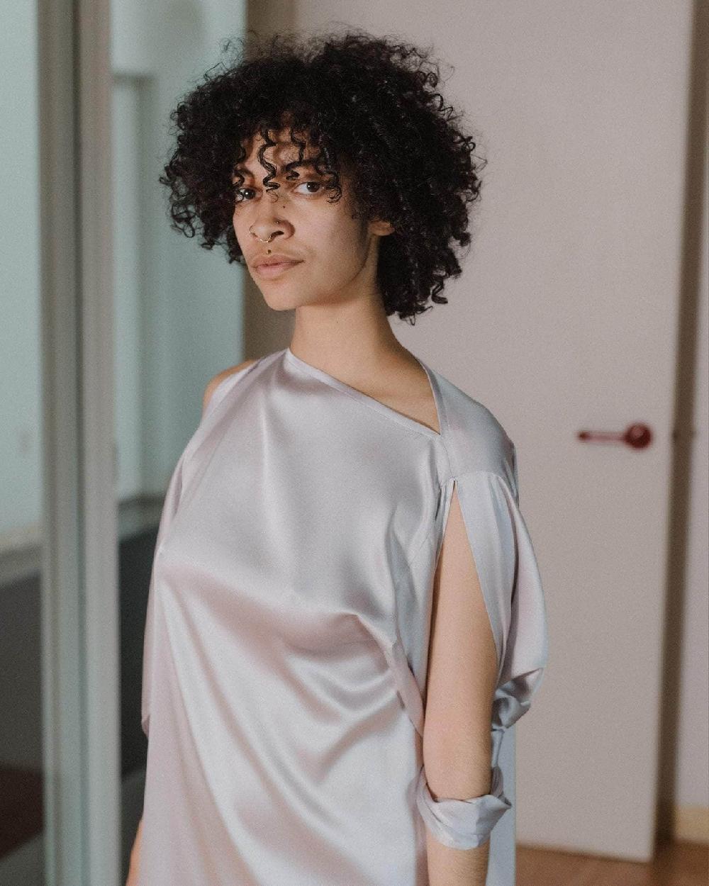 Baserange Robe City à Manches Longues - Satin De Soie