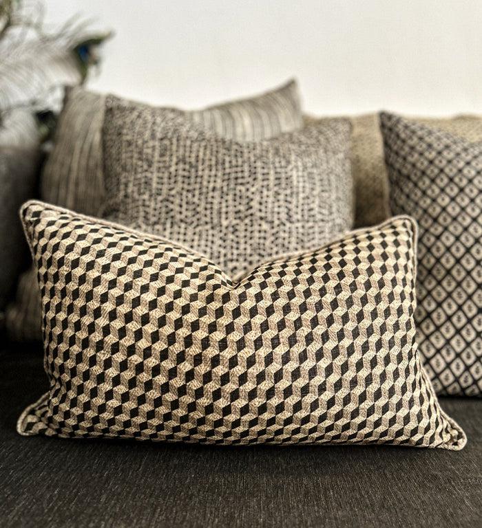 Beija Cube Black & White Cushion – Beija Flor World