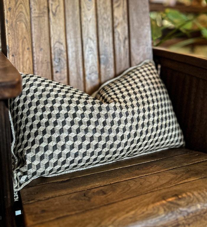 beija Cube Black & White Cushion – Beija Flor World