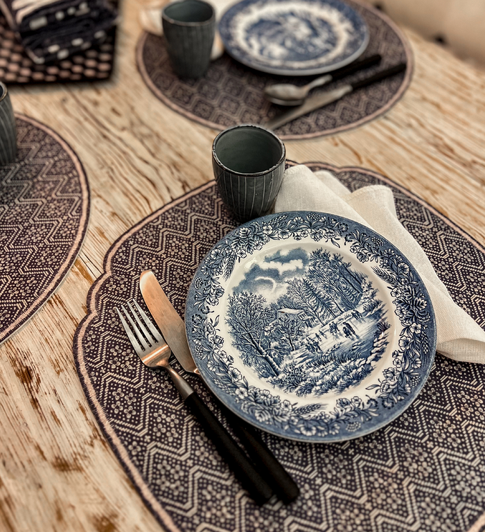 beija Elvis Cutout Vinyl Placemat