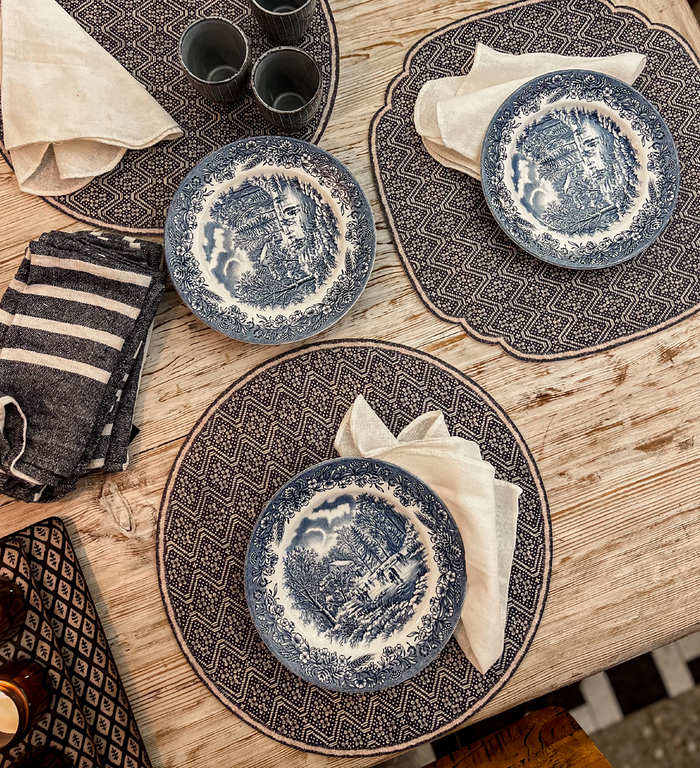 Beija Elvis Round Vinyl Placemat