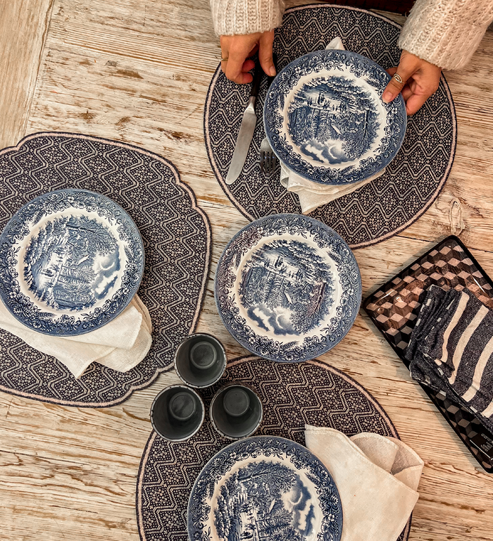 Beija Elvis Round Vinyl Placemat