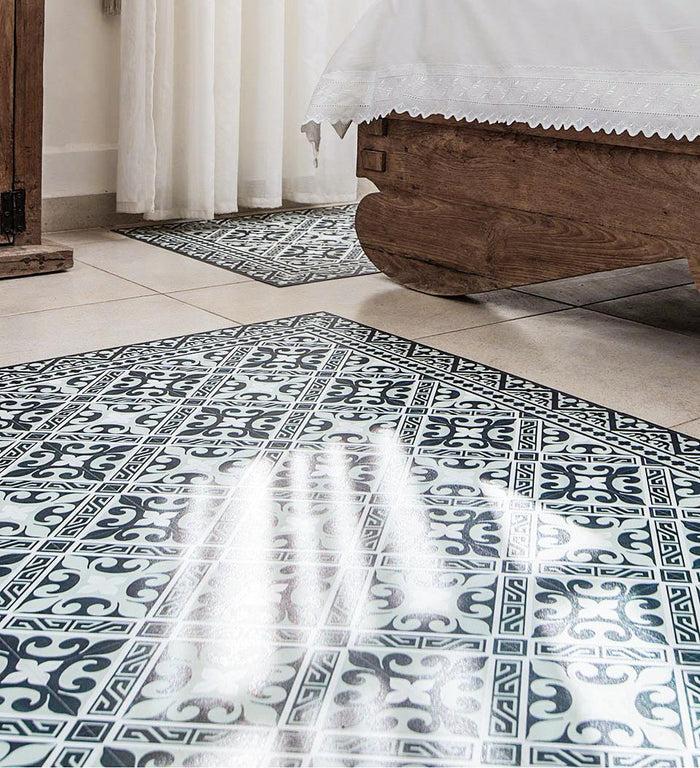 beija Flor de lis Vinyl Rug