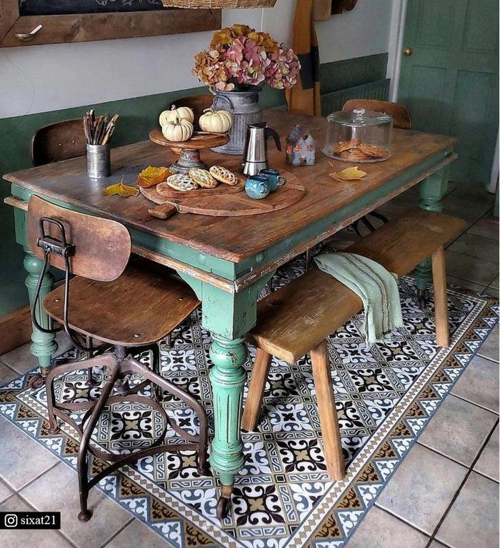 Beija Flor De Lis Vinyl Rug