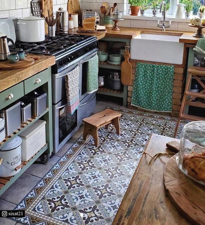 Beija Flor De Lis Vinyl Rug