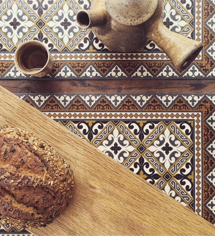 beija Flor De Lis Vinyl Table Placemat