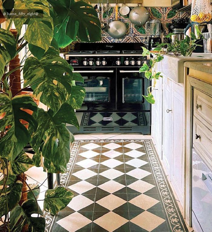 Beija Gambit Vinyl Rug