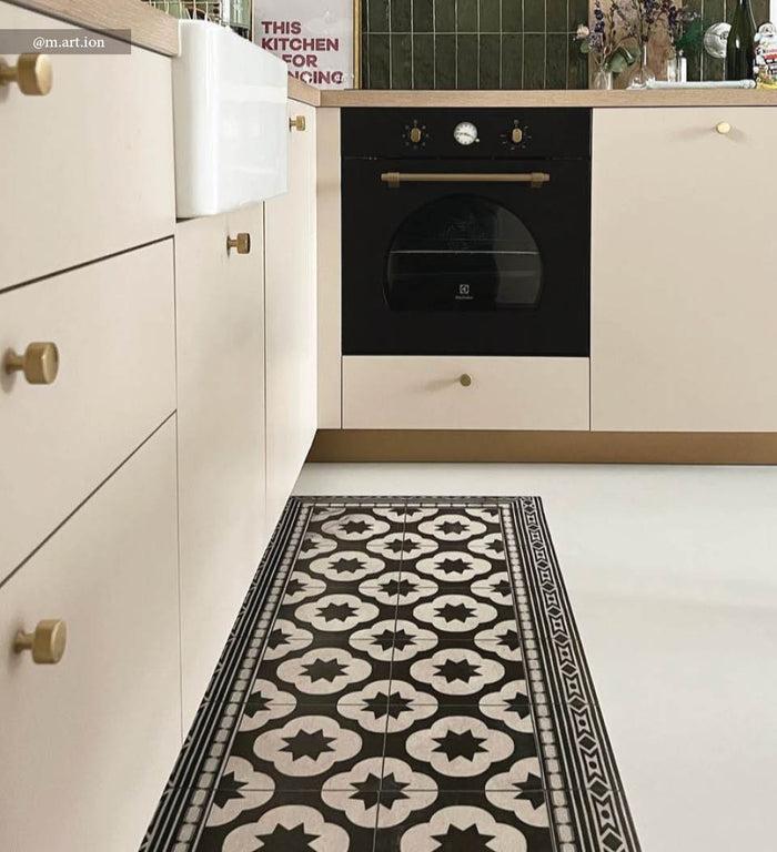 Beija Gambit Vinyl Rug