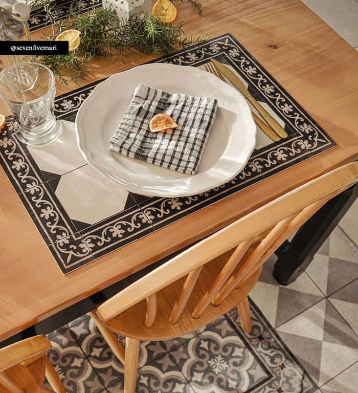 Beija Gambit Vinyl Table Placemat