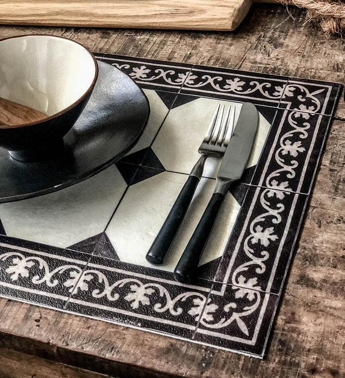 beija Gambit Vinyl Table Placemat