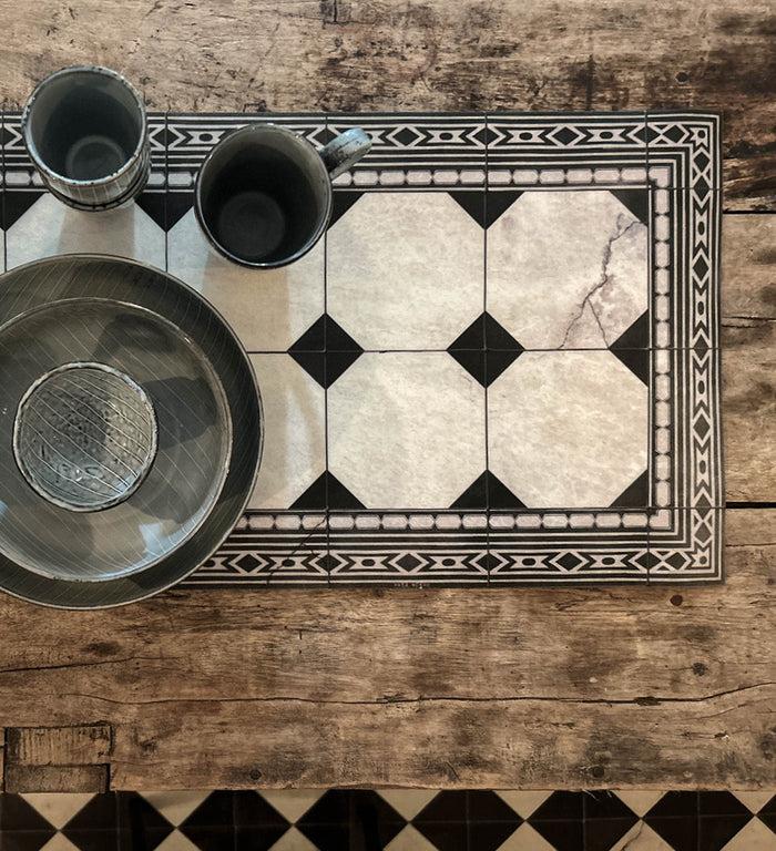 beija Gambit Vinyl Table Placemat