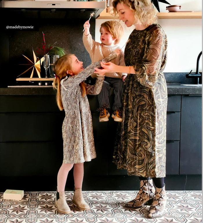 Beija Gothic Modular Vinyl Rug