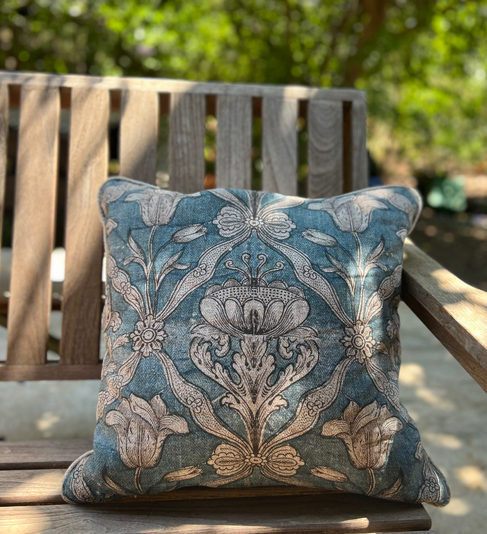 Beija Tulip-Cube Linen Cushion – Beija Flor World