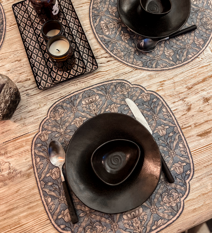 Beija Tulip Cutout Vinyl Placemat