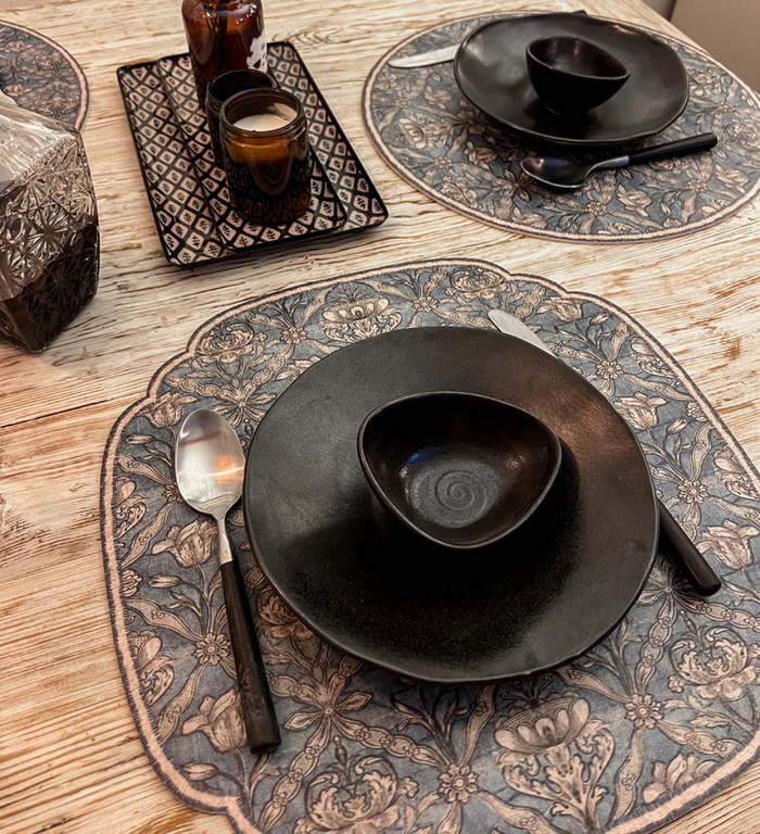 beija Tulip Cutout Vinyl Placemat