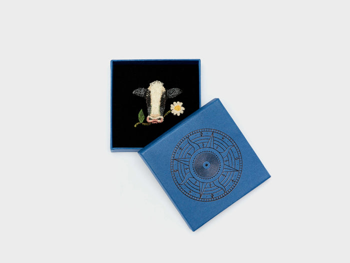 Trovelore Trovelore Happy Cow Brooch Pin