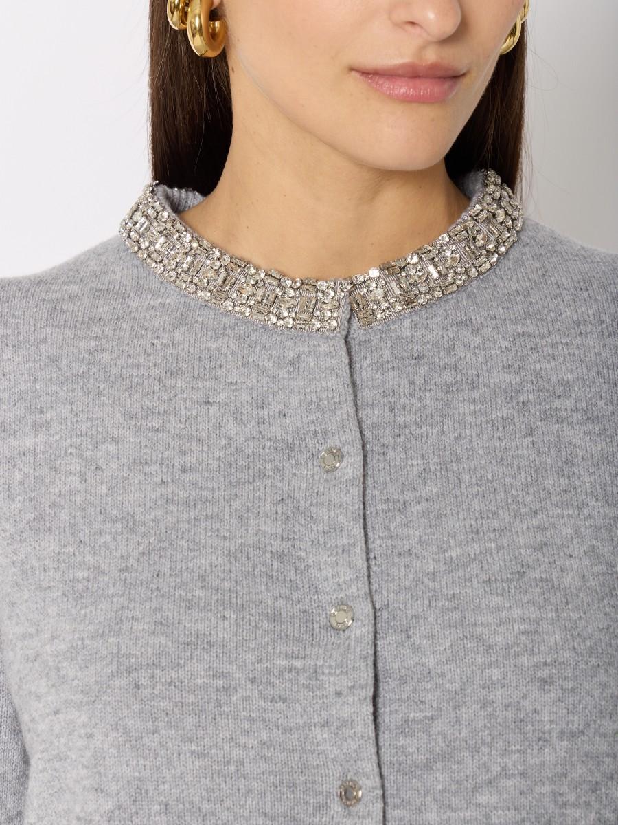 Berenice Cardigan Gris MGIDIAMOND – Laine Mérinos Col Rond Collier Strass Boutons Gravés